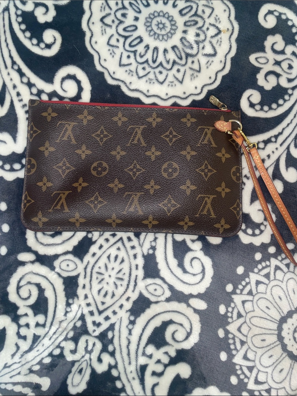 Louis Vuitton MM Pochette Pouch Monogram with Red Lining… AUTHENTIC